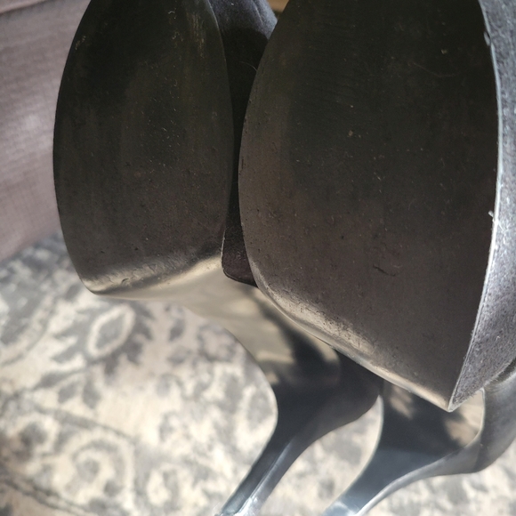 Women's black size 7 1/2 Guess 5" platform heals - Picture 5 of 6